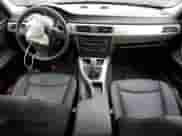 2006 BMW 3 Series 325i z VIN WBAVB13556KR56078, wystawiony jako Copart lot #78587984 z przebiegiem 165 240 mil mil oraz Czysty tytuł • Clean title. Historia ofert i sprzedaży dostępna na DreamBid. Obrazek 8.