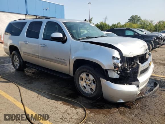✅ 2010 Chevrolet Suburban LS • VIN: 1GNUCHE08AR188822 • Lot: 70681704. Wystawiony na Copart z przebiegiem 161 596 mil. Bezpłatny archiwum sprzedaży aukcyjnych z USA i szczegółowy raport historii pojazdu na DreamBid. Zdjęcie 4.