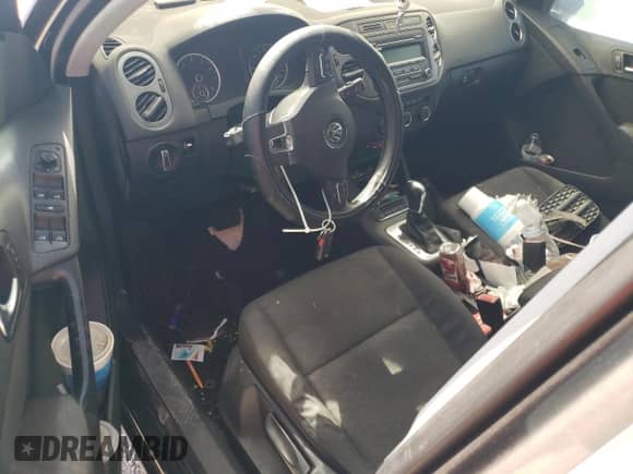 2013 Volkswagen Tiguan SE с VIN WVGAV7AXXDW519677, выставлен на аукционе Copart как лот 72686304 с пробегом Не указан миль и Списание • Salvage title. История ставок и продаж доступна на DreamBid. Изображение 8.