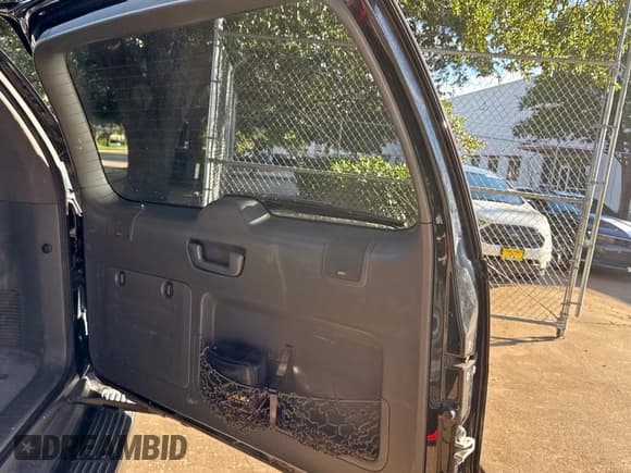 ✅ 2005 Lexus GX 470 • VIN: JTJBT20X150076825 • Lot: 84287675. Wystawiony na Copart z przebiegiem 219 976 mil. Bezpłatny archiwum sprzedaży aukcyjnych z USA i szczegółowy raport historii pojazdu na DreamBid. Zdjęcie 13.