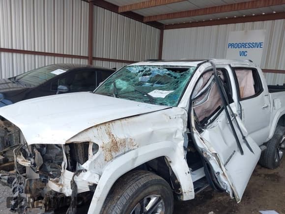 ✅ 2019 Toyota Tacoma SR • VIN: 3TMGZ5AN3KM247329 • Lot: 42756401. Listed on IAAI with 18,913 mi. Free auction sales archive from the USA and detailed vehicle history report at DreamBid. Image 15.