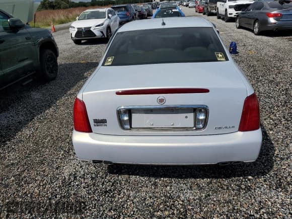 ✅ 2005 Cadillac DeVille • VIN: 1G6KD54YX5U233770 • Lot: 74137554. Listed on Copart with 24,888 mi. Free auction sales archive from the USA and detailed vehicle history report at DreamBid. Image 6.