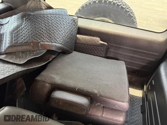 ✅ 2006 Hummer H2 • VIN: 5GRGN23U06H106175 • Лот: 63845325. Опубликован ранее на Copart с пробегом 240 565 миль. Бесплатный доступ к архиву аукционных продаж из США и подробный отчёт об истории автомобиля на DreamBid. Изображение 10.