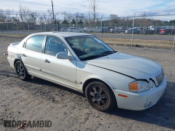 ✅ 2003 Kia Optima LX • VIN: KNAGD128135230517 • Lot: 41228338. Wystawiony na IAAI z przebiegiem 154 946 mil. Bezpłatny archiwum sprzedaży aukcyjnych z USA i szczegółowy raport historii pojazdu na DreamBid. Zdjęcie 1.