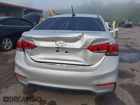 2018 Hyundai Accent Limited z VIN 3KPC34A35JE020712, wystawiony jako IAAI lot #42000295 z przebiegiem 101 956 mil mil oraz . Historia ofert i sprzedaży dostępna na DreamBid. Obrazek 16.