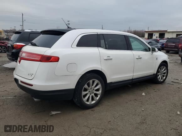 ✅ 2013 Lincoln MKT • VIN: 2LMHJ5FKXDBL51749 • Lot: 86566394. Wystawiony na Copart z przebiegiem 226 799 mil. Bezpłatny archiwum sprzedaży aukcyjnych z USA i szczegółowy raport historii pojazdu na DreamBid. Zdjęcie 3.