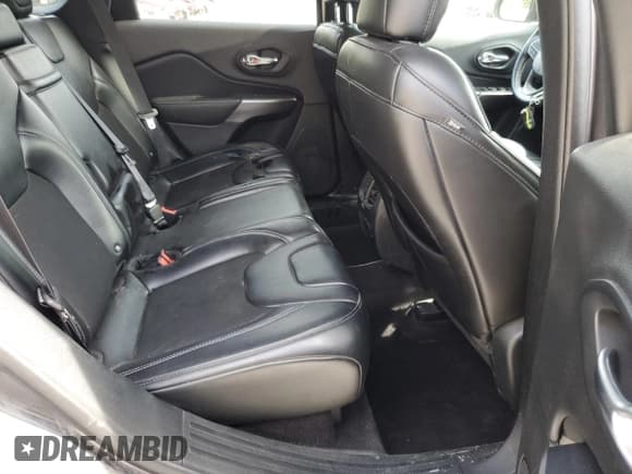 ✅ 2019 Jeep Cherokee Altitude • VIN: 1C4PJMLB1KD141817 • Lot: 71489575. Wystawiony na Copart z przebiegiem 94 824 mil. Bezpłatny archiwum sprzedaży aukcyjnych z USA i szczegółowy raport historii pojazdu na DreamBid. Zdjęcie 11.