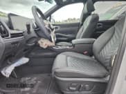 ✅ 2024 Kia Sorento X-Line SX Prestige • VIN: 5XYRKDJF5RG309689 • Lot: 94718085. Wystawiony na Copart z przebiegiem 22 825 mil. Bezpłatny archiwum sprzedaży aukcyjnych z USA i szczegółowy raport historii pojazdu na DreamBid. Zdjęcie 7.