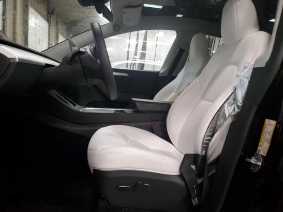 ✅ 2023 Tesla Model Y Long Range • VIN: 7SAYGDEE8PA157118 • Lot: 71103675. Wystawiony na Copart z przebiegiem 21 343 mil. Bezpłatny archiwum sprzedaży aukcyjnych z USA i szczegółowy raport historii pojazdu na DreamBid. Zdjęcie 7.