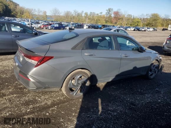 ✅ 2025 Hyundai Elantra SEL Sport • VIN: KMHLM4DG8SU887015 • Lot: 82452525. Listed on Copart with 4,143 mi. Free auction sales archive from the USA and detailed vehicle history report at DreamBid. Image 3.