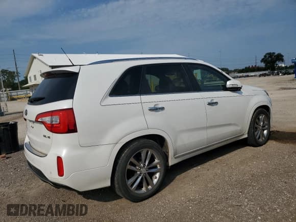 ✅ 2015 Kia Sorento SX • VIN: 5XYKW4A79FG603395 • Lot: 68133525. Wystawiony na Copart z przebiegiem 106 619 mil. Bezpłatny archiwum sprzedaży aukcyjnych z USA i szczegółowy raport historii pojazdu na DreamBid. Zdjęcie 3.