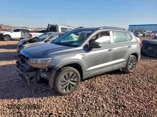 ✅ 2023 Volkswagen Taos S • VIN: 3VVDX7B24PM360093 • Lot: 94929505. Wystawiony na Copart z przebiegiem 41 935 mil. Bezpłatny archiwum sprzedaży aukcyjnych z USA i szczegółowy raport historii pojazdu na DreamBid. Zdjęcie 1.