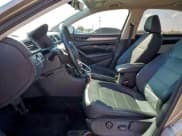 ✅ 2015 Volkswagen Passat SE • VIN: 1VWBS7A37FC015992 • Лот: 93832365. Опубликован ранее на Copart с пробегом 111 659 миль. Бесплатный доступ к архиву аукционных продаж из США и подробный отчёт об истории автомобиля на DreamBid. Изображение 7.