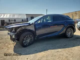 ✅ 2024 Lexus RX 450h+ Luxury • VIN: JTJCJMGA3R2023111 • Lot: 61526275. Wystawiony na Copart z przebiegiem 4 811 mil. Bezpłatny archiwum sprzedaży aukcyjnych z USA i szczegółowy raport historii pojazdu na DreamBid. Zdjęcie 1.