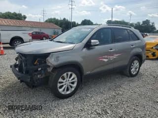 ✅ 2015 Kia Sorento EX • VIN: 5XYKUDA74FG604928 • Лот: 63544355. Опубликован ранее на Copart с пробегом 166 325 миль. Бесплатный доступ к архиву аукционных продаж из США и подробный отчёт об истории автомобиля на DreamBid. Изображение 1.