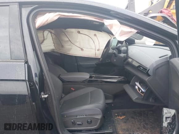 ✅ 2023 Volkswagen ID.4 Pro • VIN: 1V2VMPE82PC032604 • Lot: 42247397. Wystawiony na IAAI z przebiegiem 33 858 mil. Bezpłatny archiwum sprzedaży aukcyjnych z USA i szczegółowy raport historii pojazdu na DreamBid. Zdjęcie 5.