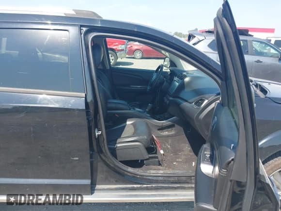 ✅ 2017 Dodge Journey Crossroad Plus • VIN: 3C4PDCGG3HT548192 • Lot: 42989582. Listed on IAAI with 193,312 mi. Free auction sales archive from the USA and detailed vehicle history report at DreamBid. Image 5.