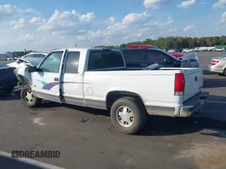 ✅ 1998 Chevrolet Silverado 1500 • VIN: 1GCEC19R1WE151719 • Lot: 43299414. Wystawiony na IAAI z przebiegiem 223 085 mil. Bezpłatny archiwum sprzedaży aukcyjnych z USA i szczegółowy raport historii pojazdu na DreamBid. Zdjęcie 3.