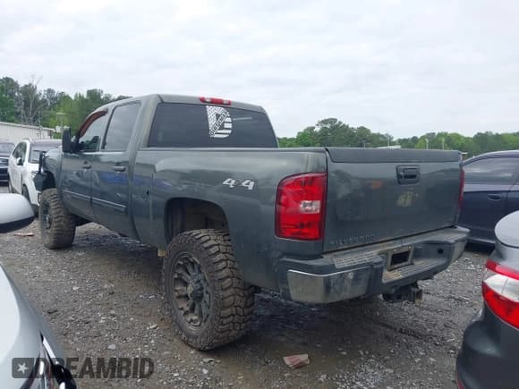 ✅ 2011 Chevrolet Silverado 2500HD LTZ • VIN: 1GC1KYC81BF148673 • Lot: 42200409. Listed on IAAI with 274,432 mi. Free auction sales archive from the USA and detailed vehicle history report at DreamBid. Image 14.