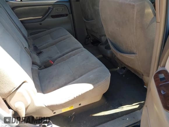 ✅ 2004 Toyota Sequoia SR5 • VIN: 5TDBT44A74S216277 • Lot: 43060630. Listed on IAAI with 223,500 mi. Free auction sales archive from the USA and detailed vehicle history report at DreamBid. Image 8.