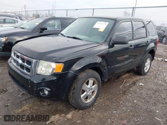 ✅ 2012 Ford Escape XLS • VIN: 1FMCU0C78CKC53131 • Lot: 43718399. Wystawiony na IAAI z przebiegiem 233 693 mil. Bezpłatny archiwum sprzedaży aukcyjnych z USA i szczegółowy raport historii pojazdu na DreamBid. Zdjęcie 2.