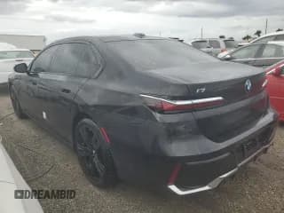 ✅ 2024 BMW i7 xDrive60 • VIN: WBY53EJ0XRCP79376 • Lot: 74859304. Wystawiony na Copart z przebiegiem 12 526 mil. Bezpłatny archiwum sprzedaży aukcyjnych z USA i szczegółowy raport historii pojazdu na DreamBid. Zdjęcie 2.