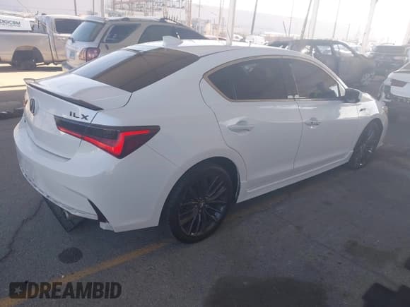 ✅ 2019 Acura ILX Premium • VIN: 19UDE2F86KA006069 • Lot: 42631178. Wystawiony na IAAI z przebiegiem 92 939 mil. Bezpłatny archiwum sprzedaży aukcyjnych z USA i szczegółowy raport historii pojazdu na DreamBid. Zdjęcie 4.