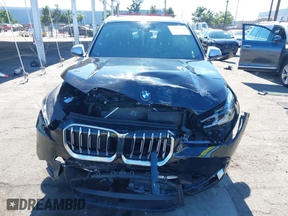 ✅ 2023 BMW X1 xDrive28i • VIN: WBX73EF07P5W83647 • Lot: 42828729. Wystawiony na IAAI z przebiegiem 11 407 mil. Bezpłatny archiwum sprzedaży aukcyjnych z USA i szczegółowy raport historii pojazdu na DreamBid. Zdjęcie 6.
