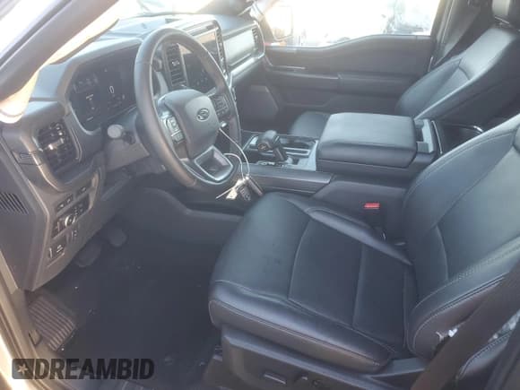 ✅ 2024 Ford F-150 XLT • VIN: 1FTEW3KP9RFB35178 • Lot: 87030215. Wystawiony na Copart z przebiegiem 16 600 mil. Bezpłatny archiwum sprzedaży aukcyjnych z USA i szczegółowy raport historii pojazdu na DreamBid. Zdjęcie 7.