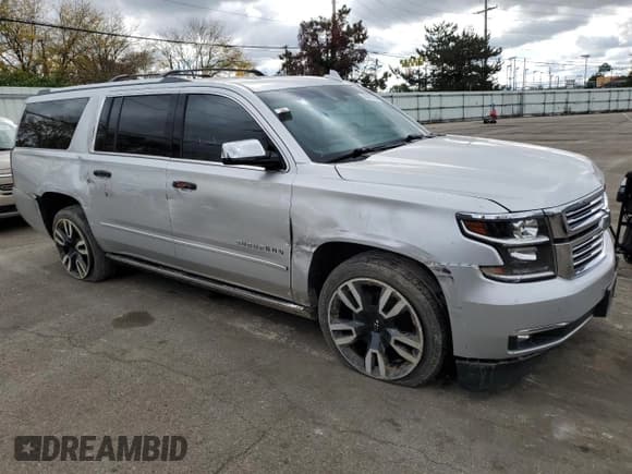 ✅ 2017 Chevrolet Suburban Premier • VIN: 1GNSKJKC9HR260217 • Lot: 76479794. Wystawiony na Copart z przebiegiem 132 941 mil. Bezpłatny archiwum sprzedaży aukcyjnych z USA i szczegółowy raport historii pojazdu na DreamBid. Zdjęcie 4.