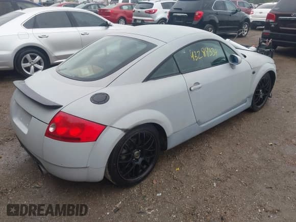 ✅ 2002 Audi TT • VIN: TRUWT28N321019383 • Lot: 43284334. Wystawiony na IAAI z przebiegiem 154 841 mil. Bezpłatny archiwum sprzedaży aukcyjnych z USA i szczegółowy raport historii pojazdu na DreamBid. Zdjęcie 4.