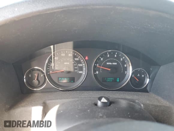 ✅ 2007 Jeep Commander Sport • VIN: 1J8HH48P37C633260 • Лот: 50427275. Опубликован ранее на Copart с пробегом 181 712 миль. Бесплатный доступ к архиву аукционных продаж из США и подробный отчёт об истории автомобиля на DreamBid. Изображение 9.