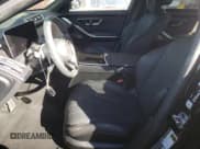 ✅ 2022 Mercedes-Benz S 500 • VIN: W1K6G6DB6NA086572 • Lot: 67462832. Wystawiony na Copart z przebiegiem 8 829 mil. Bezpłatny archiwum sprzedaży aukcyjnych z USA i szczegółowy raport historii pojazdu na DreamBid. Zdjęcie 7.