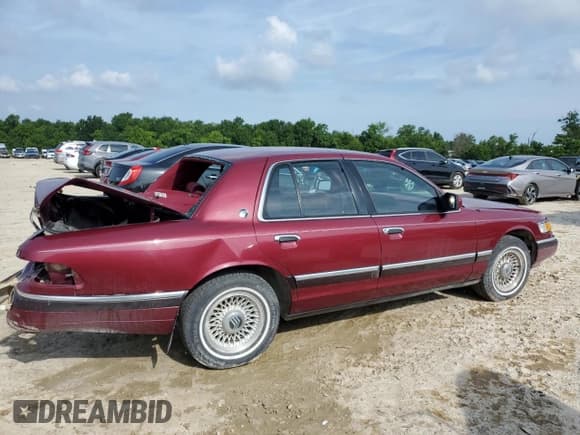 ✅ 1993 Mercury Grand Marquis LS • VIN: 2MELM75W7PX645410 • Лот: 60914325. Опубликован ранее на Copart с пробегом 138 980 миль. Бесплатный доступ к архиву аукционных продаж из США и подробный отчёт об истории автомобиля на DreamBid. Изображение 3.