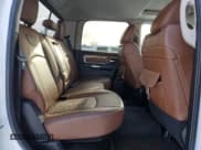 ✅ 2015 Ram 2500 Longhorn • VIN: 3C6UR5GJ0FG691979 • Lot: 61565695. Wystawiony na Copart z przebiegiem 130 077 mil. Bezpłatny archiwum sprzedaży aukcyjnych z USA i szczegółowy raport historii pojazdu na DreamBid. Zdjęcie 11.