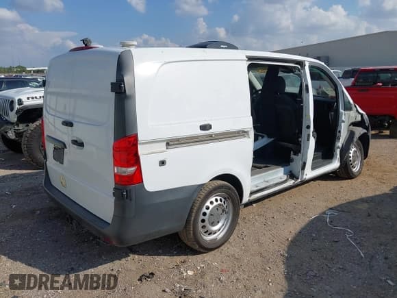 ✅ 2016 Mercedes-Benz Metris Cargo • VIN: WD3PG2EA2G3095994 • Lot: 43504788. Listed on IAAI with 135,690 mi. Free auction sales archive from the USA and detailed vehicle history report at DreamBid. Image 4.