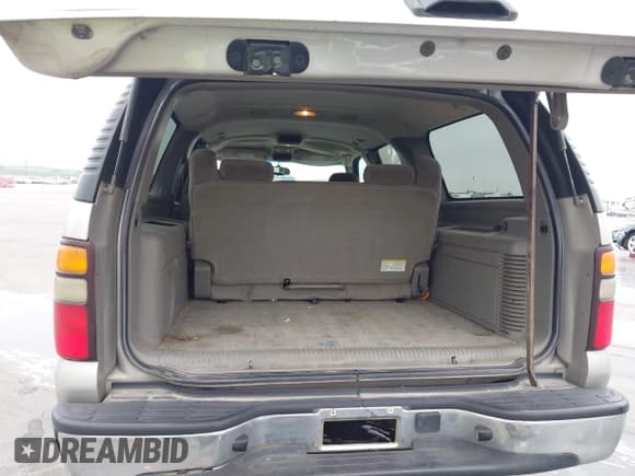 ✅ 2005 Chevrolet Suburban Z71 • VIN: 3GNFK16Z85G175820 • Lot: 43075693. Wystawiony na IAAI z przebiegiem 264 040 mil. Bezpłatny archiwum sprzedaży aukcyjnych z USA i szczegółowy raport historii pojazdu na DreamBid. Zdjęcie 18.