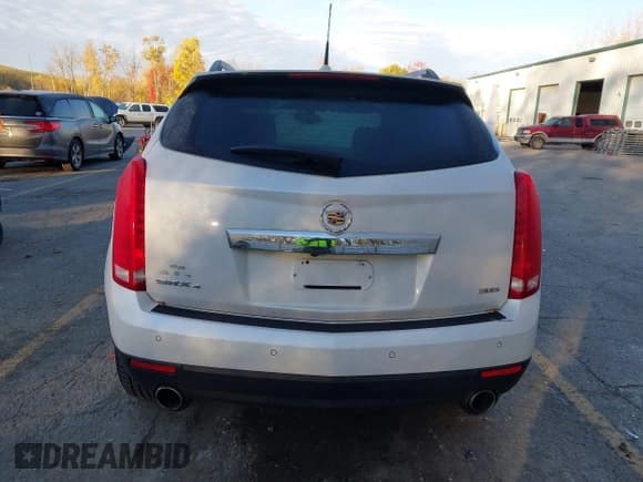 ✅ 2014 Cadillac SRX Luxury Collection • VIN: 3GYFNEE3XES523709 • Lot: 43615960. Wystawiony na IAAI z przebiegiem 137 592 mil. Bezpłatny archiwum sprzedaży aukcyjnych z USA i szczegółowy raport historii pojazdu na DreamBid. Zdjęcie 16.