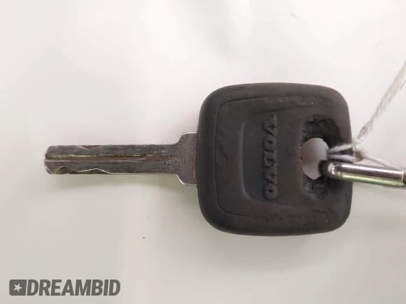 ✅ 2003 Volvo V70 XC70 • VIN: YV1SZ59H031107014 • Lot: 41550439. Listed on IAAI with Not provided. Free auction sales archive from the USA and detailed vehicle history report at DreamBid. Image 11.