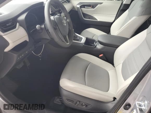 ✅ 2025 Toyota RAV4 XLE Premium • VIN: 2T3C1RFV4SC312842 • Лот: 85282895. Опубликован ранее на Copart с пробегом 5 317 миль. Бесплатный доступ к архиву аукционных продаж из США и подробный отчёт об истории автомобиля на DreamBid. Изображение 7.