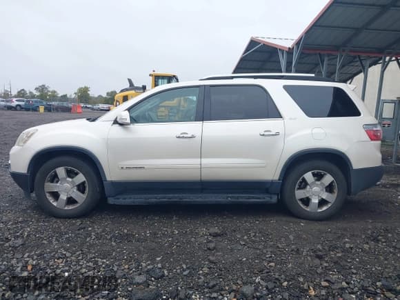 ✅ 2008 GMC Acadia SLT1 • VIN: 1GKEV23768J131231 • Lot: 43438633. Listed on IAAI with Not provided. Free auction sales archive from the USA and detailed vehicle history report at DreamBid. Image 14.