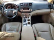 ✅ 2012 Toyota Highlander SE • VIN: 5TDBK3EH4CS154182 • Лот: 91065785. Опубликован ранее на Copart с пробегом 182 301 миль. Бесплатный доступ к архиву аукционных продаж из США и подробный отчёт об истории автомобиля на DreamBid. Изображение 8.