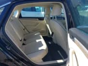 ✅ 2017 Volkswagen Passat SE • VIN: 1VWBT7A35HC011116 • Lot: 43559854. Wystawiony na IAAI z przebiegiem 86 748 mil. Bezpłatny archiwum sprzedaży aukcyjnych z USA i szczegółowy raport historii pojazdu na DreamBid. Zdjęcie 8.