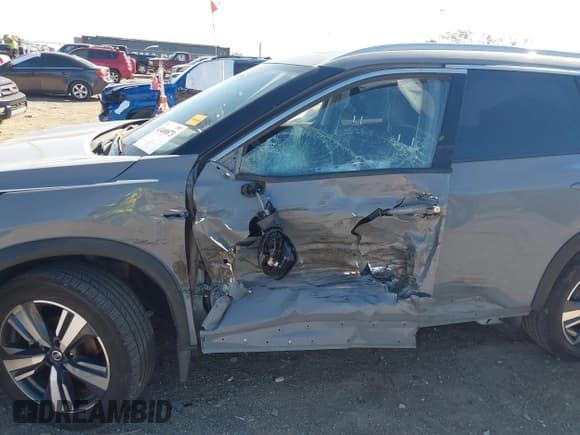 ✅ 2021 Nissan Rogue SL • VIN: JN8AT3CA6MW026076 • Lot: 43488873. Listed on IAAI with 52,901 mi. Free auction sales archive from the USA and detailed vehicle history report at DreamBid. Image 6.