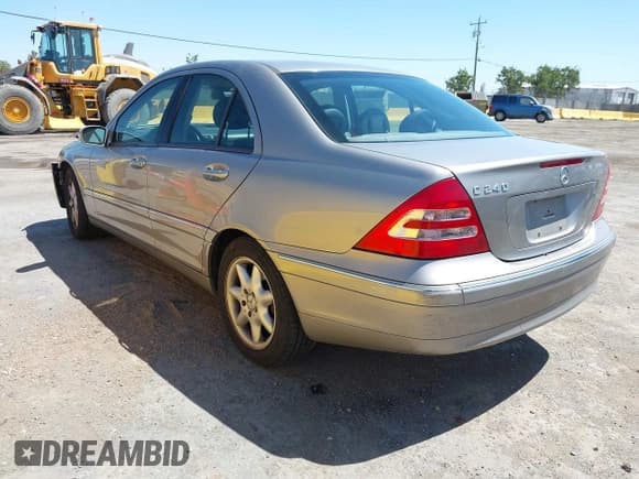 ✅ 2003 Mercedes-Benz C 240 • VIN: WDBRF61J33A508153 • Lot: 42663657. Listed on IAAI with 86,573 mi. Free auction sales archive from the USA and detailed vehicle history report at DreamBid. Image 3.