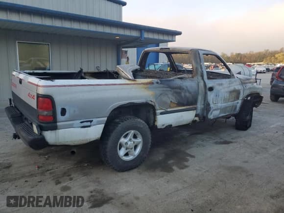 ✅ 1998 Dodge 1500 • VIN: 1B7HF16Z6WS537403 • Lot: 87016125. Wystawiony na Copart z przebiegiem Nie podano. Bezpłatny archiwum sprzedaży aukcyjnych z USA i szczegółowy raport historii pojazdu na DreamBid. Zdjęcie 3.
