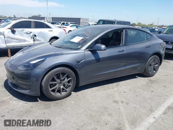 ✅ 2023 Tesla Model 3 Long Range • VIN: 5YJ3E1EB6PF682747 • Lot: 41980506. Wystawiony na IAAI z przebiegiem 32 541 mil. Bezpłatny archiwum sprzedaży aukcyjnych z USA i szczegółowy raport historii pojazdu na DreamBid. Zdjęcie 2.