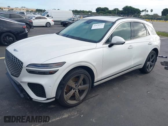 ✅ 2025 Genesis GV70 Sport • VIN: 5NMMCDTC6SH031939 • Lot: 43470973. Listed on IAAI with 6,977 mi. Free auction sales archive from the USA and detailed vehicle history report at DreamBid. Image 18.