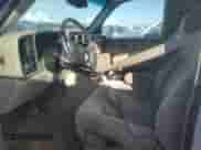 2001 Chevrolet Suburban LS z VIN 3GNEC16T91G243685, wystawiony jako Copart lot #76985874 z przebiegiem Nie podano mil oraz Nie do naprawy • Non repairable. Historia ofert i sprzedaży dostępna na DreamBid. Obrazek 7.