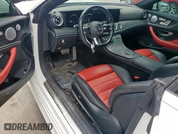 ✅ 2021 Mercedes-Benz E 450 • VIN: W1K1J5JBXMF150706 • Lot: 56932045. Wystawiony na Copart z przebiegiem 37 647 mil. Bezpłatny archiwum sprzedaży aukcyjnych z USA i szczegółowy raport historii pojazdu na DreamBid. Zdjęcie 8.